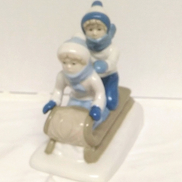 Children on sled porcelain - Picture 1 of 7